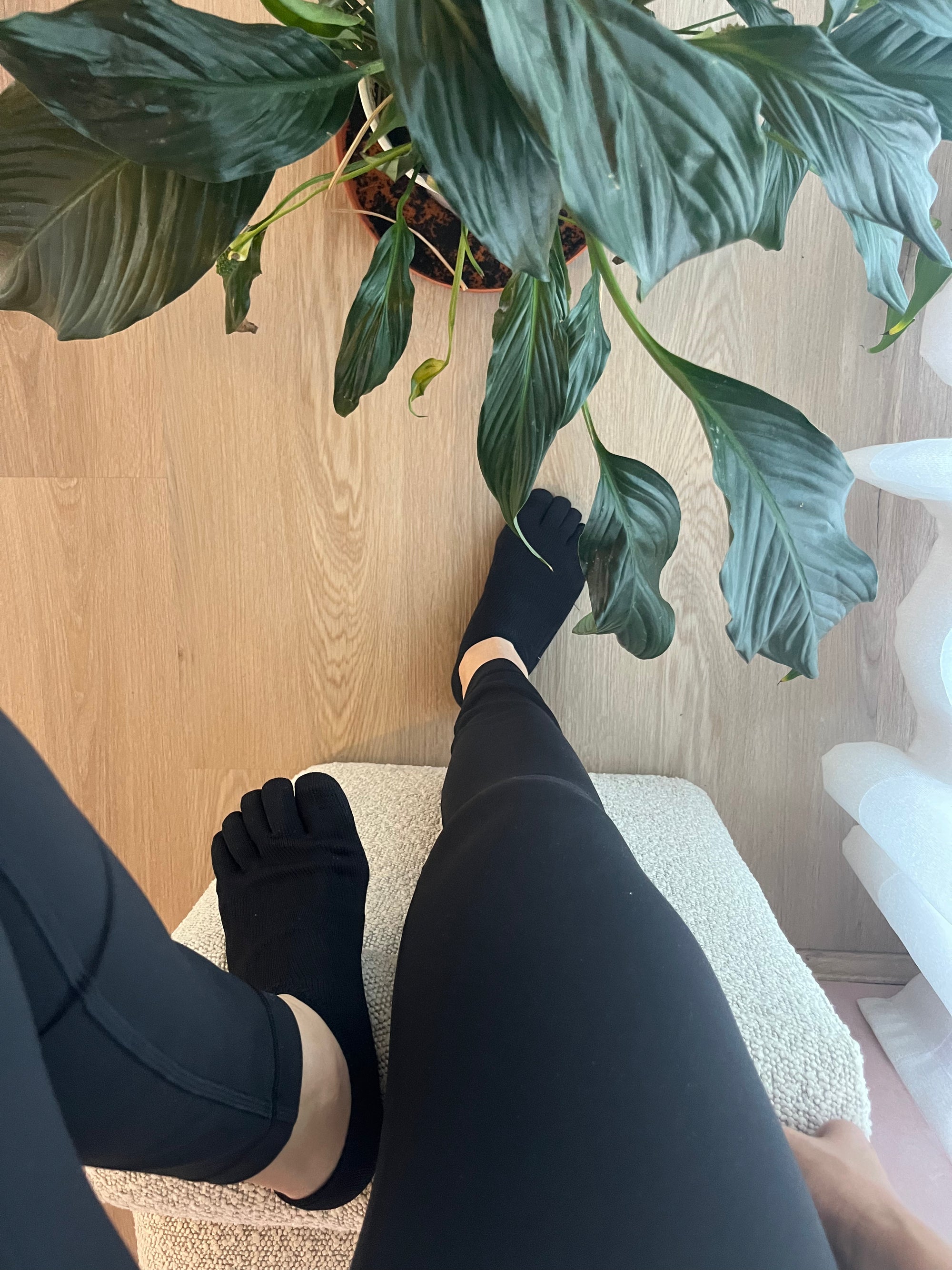 Compression Five‑Toe Ankle Grip Socks – Black - V + Force